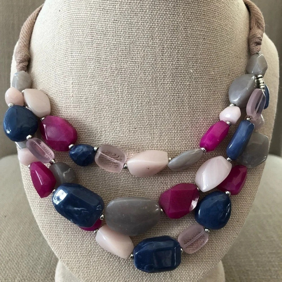 Loft Silver Tone Triple Strand Plastic Beaded Necklace Gray Pink Blue Fashion - Picture 1 of 3
